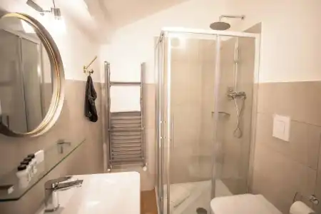 Vis a Vis Apartments - 123