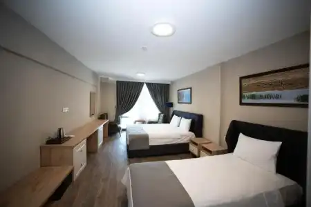 Elia İmroz - 26