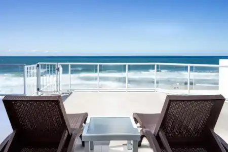 Rolling Surf Resort - 111