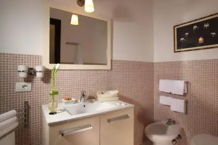 Roma Central Guest House - 8