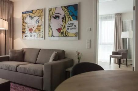 SUYTES Business Studios - 86