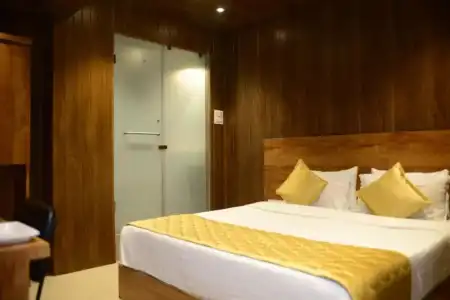 OYO 71452 Malad Grand - 1