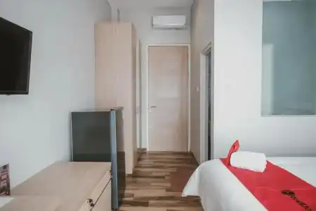 Reddoorz Plus @ Karet Pedurenan 3 - 46