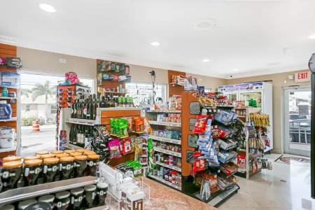 OceanSide Boutique - Hollywood - 9