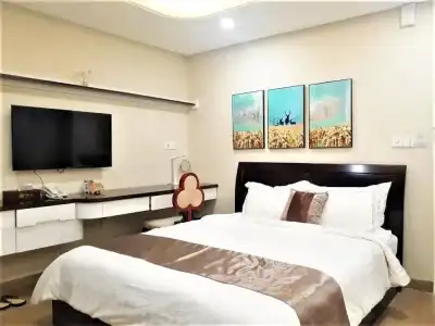 Golden Tree & Apartment - 5