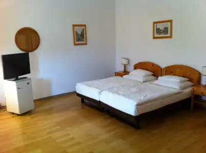Caroline - 5