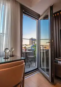 Valente Suites & - 16