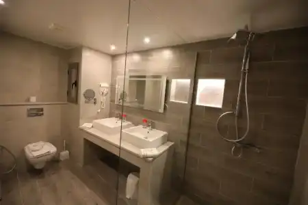 Suites les charmilles & spa - 77