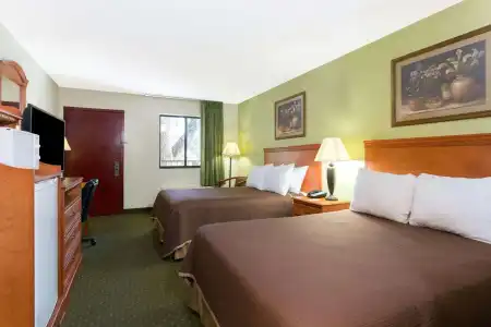 Howard Johnson by Wyndham Tallahassee - 3