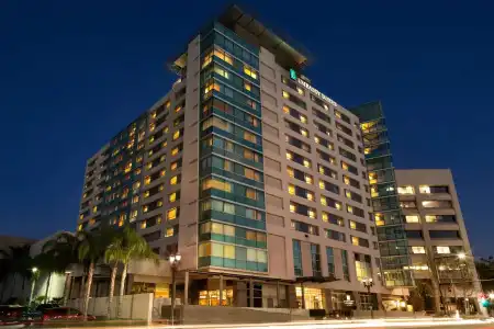Embassy Suites Los Angeles - Glendale - 0