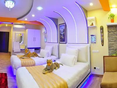Royal Penguin Boutique & Spa - 81