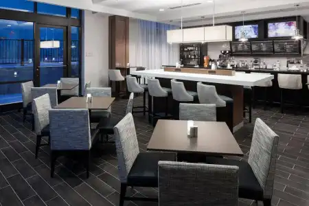 Courtyard by Marriott Richmond Downtown - 20