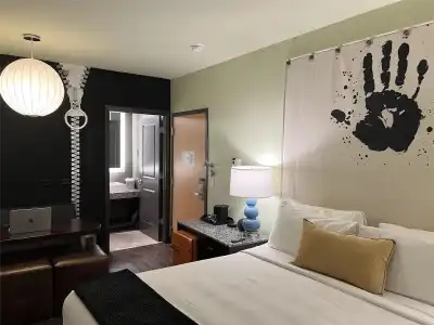 ACME Chicago, Outset Collection by Hilton - 5