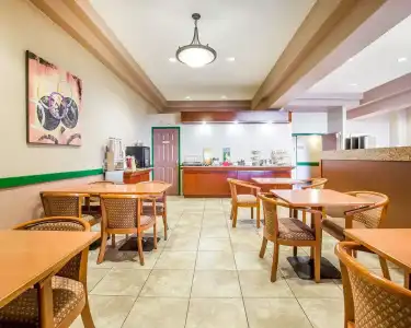 Quality Inn And Suites Lethbridge - 22