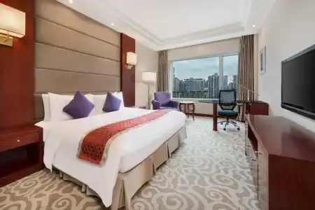 Crowne Plaza Shanghai by IHG - 3