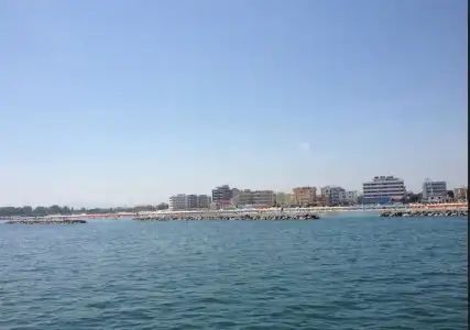 Sandra - 17