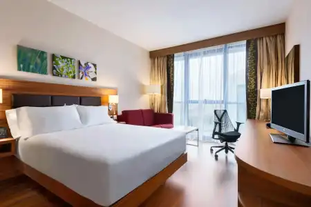 Hilton Garden Inn Sevilla - 1