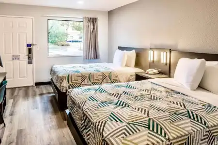 Motel 6 Carlsbad, CA - East - 1
