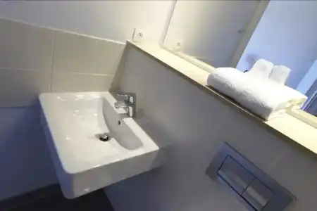 Hôtel Première Classe Caen Nord - Mémorial - 40