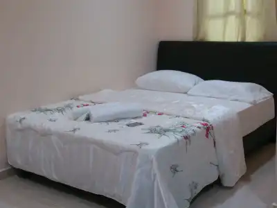 Penarak Bamboo Beach Motel - 2