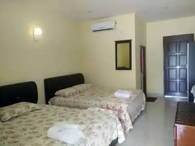 Penarak Bamboo Beach Motel - 31