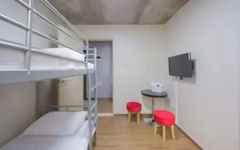 KW Hongdae Line Hostel - 14