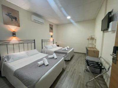 Hostal Balmes Centro - 19