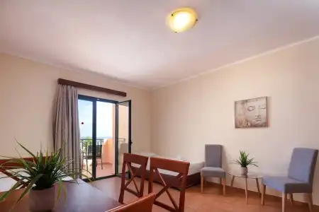 Dia Apts - 36