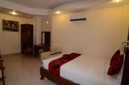 Hoang Phi - 5