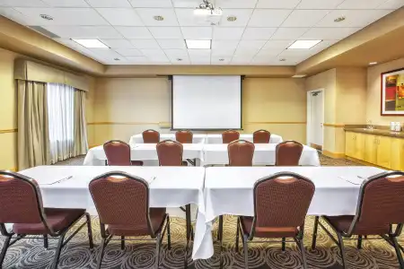 Hampton Inn & Suites Madison-West - 27