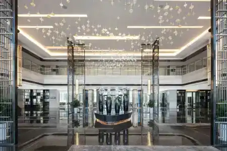 Courtyard by Marriott Zhengzhou Airport - 1