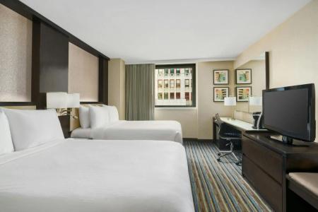Courtyard by Marriott New York Manhattan/Times Square - 4