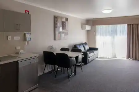 Arkana Motor Inn & Terrace Apartments - 74