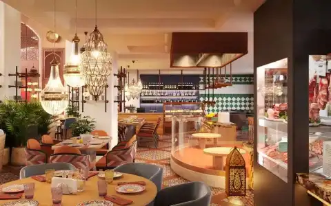 DoubleTree by Hilton - 9