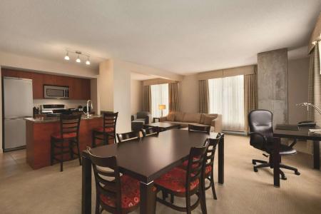 Embassy Suites Montréal by Hilton - 21