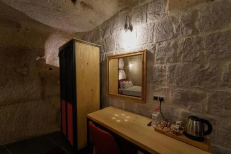 The Niche Cave - 98