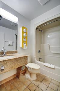 Motel 6 Newport, RI - 18