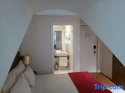 The 7, Suites, Studios & Apartments - 25
