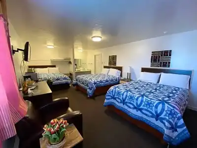 Motel West - 28