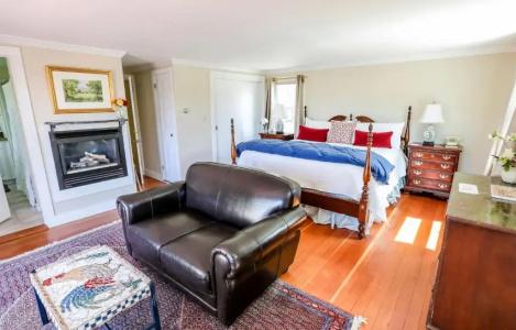 Wilburton Inn - 203