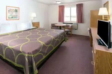 Super 8 Redmond - 20