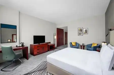 DoubleTree by Hilton - 51