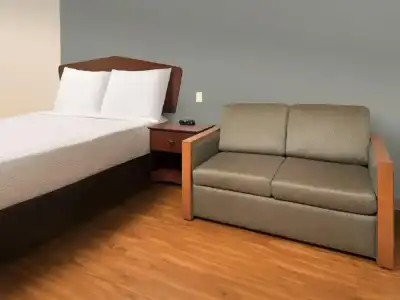 WoodSpring Suites Topeka - 36