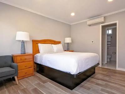 Ocean Park Inn - 39
