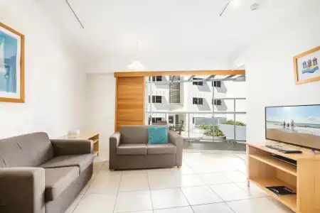 Rolling Surf Resort - 102