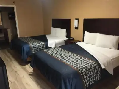 The Crossroads & Suites - 28