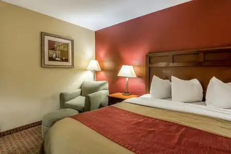 Red Roof Inn & Suites Little Rock - 2