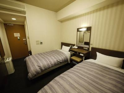 Route-Inn Yokohama Bashamichi - 4