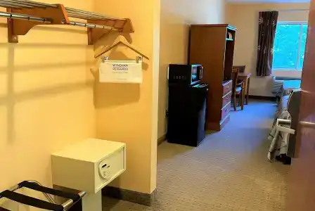Super 8 by Wyndham Topeka at Forbes Landing - 10