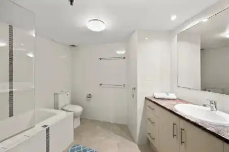 Gemini Court Holiday Apartments - 8
